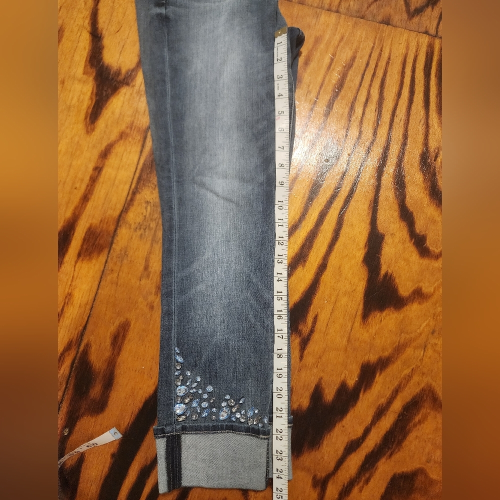 NWT White House Black Market Everyday Soft Crop Embellished Jean 6P - Picture 6 of 7